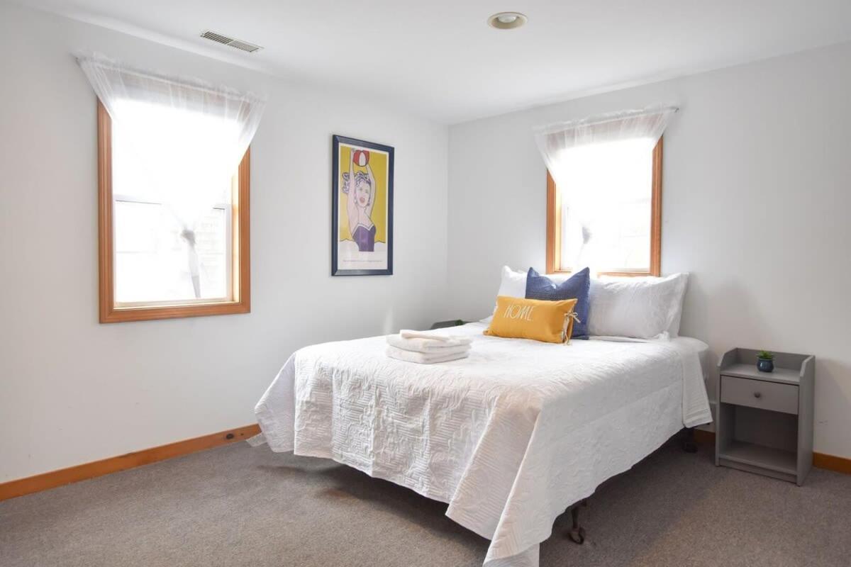 12216 - Beautiful Views Of Cape Cod Bay Access To Private Beach Easy Access To P-Town Труро Екстериор снимка